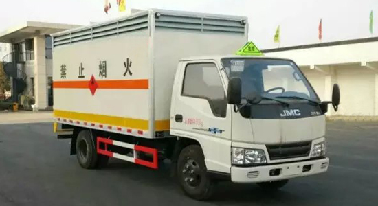 4.2米江鈴易燃液體廂式車